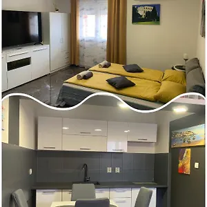 Dama Blizina Amfiteatra I Bus Kolodvora ,besplatan Privatni Parking,self-check- In Apartamento Pula