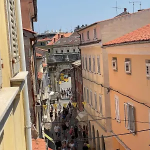 Dejan 2-top Centar-old Town Studio Apartman Pula